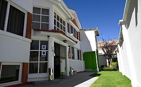 Bolivian Rooms & Suites